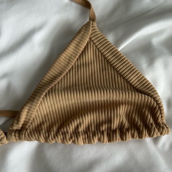 Frankie's bikini top - Picture 4 of 5